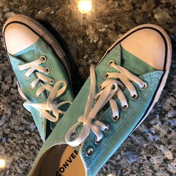 Woman converse - Picture 3 of 3